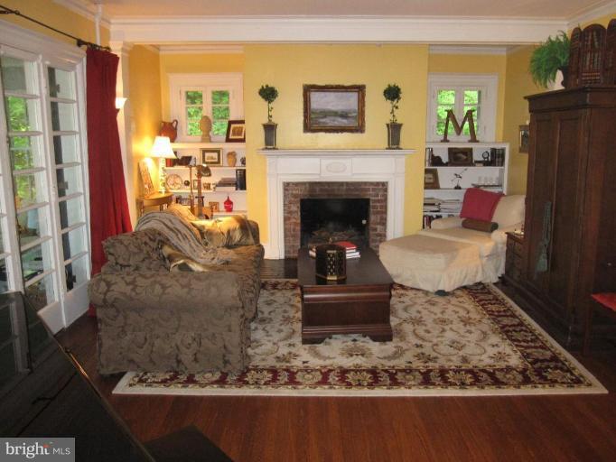 12 Elmwood Road Baltimore, MD 21210 - Photo 3 of 25 Family Room #2