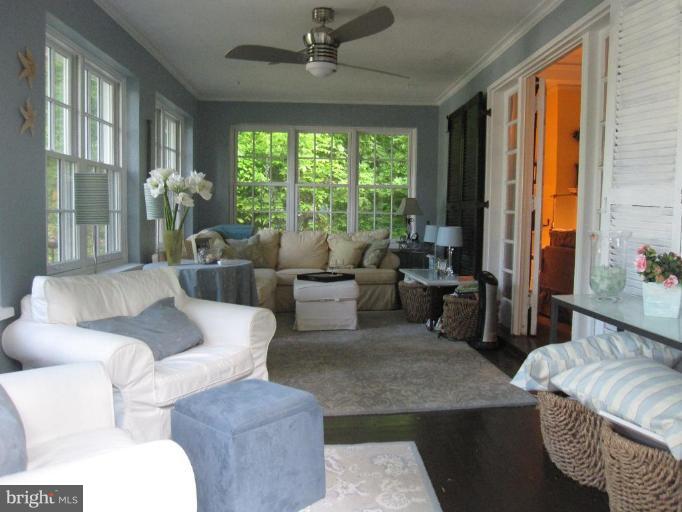 12 Elmwood Road Baltimore, MD 21210 - Photo 4 of 25 Sunroom