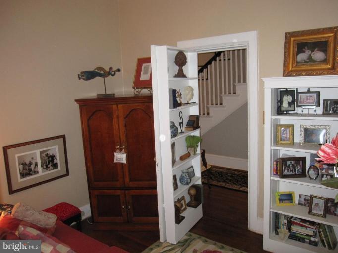 12 Elmwood Road Baltimore, MD 21210 - Photo 5 of 25 Den