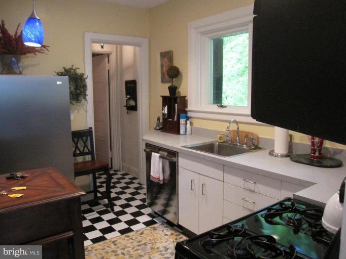 12 Elmwood Road Baltimore, MD 21210 - Photo 7 of 25 Kitchen #3