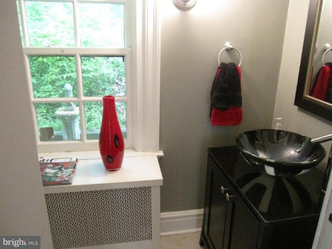 12 Elmwood Road Baltimore, MD 21210 - Photo 10 of 25 Bath #2