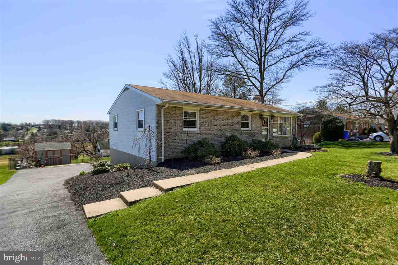 38 Merrin Road York, PA 17402 - Photo 2 of 24 Gallery Image 2