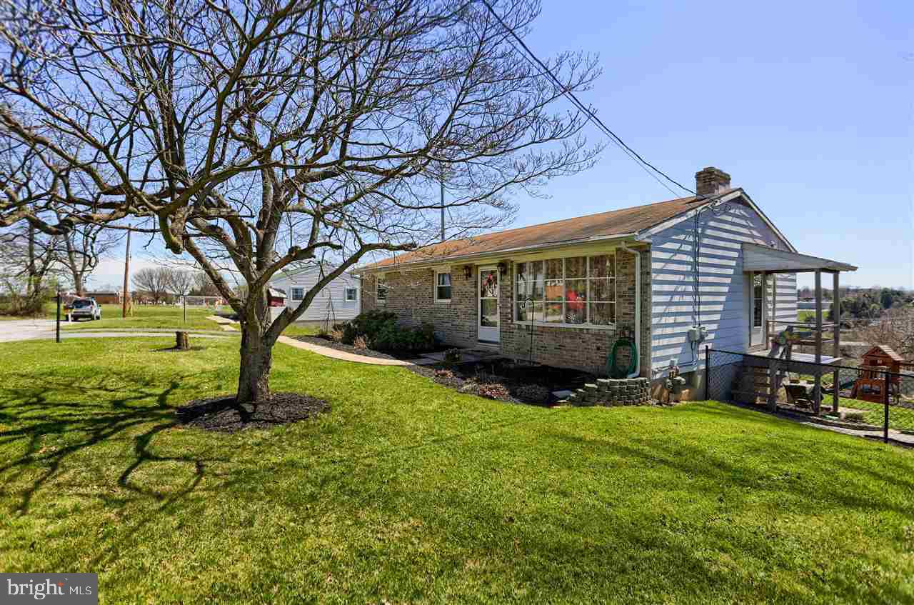 38 Merrin Road York, PA 17402 - Photo 3 of 24 Gallery Image 3