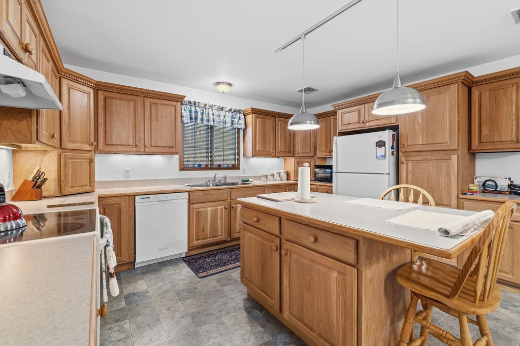 2140 Tanglewood Road Dighton, MA 02764 - Photo 12 of 33