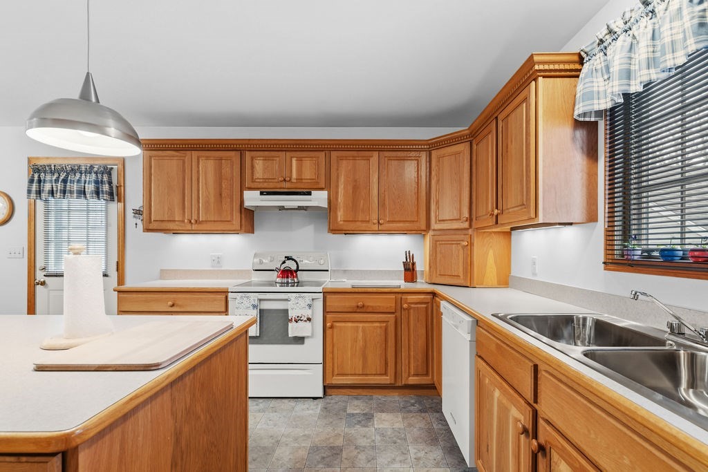 2140 Tanglewood Road Dighton, MA 02764 - Photo 13 of 33