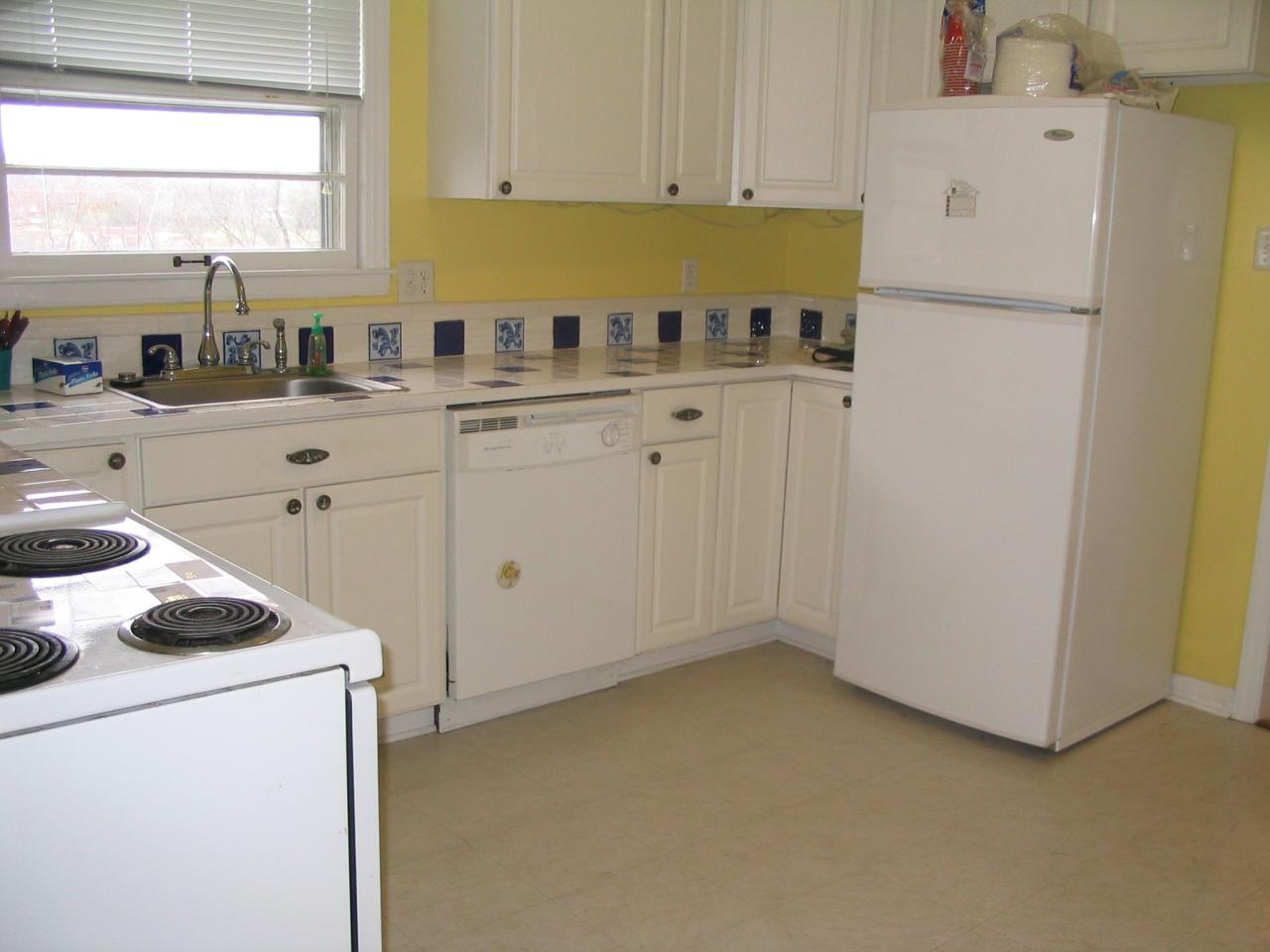 3235 Rasmont Road Roanoke, VA 24018 - Photo 3 of 15 Kitchen