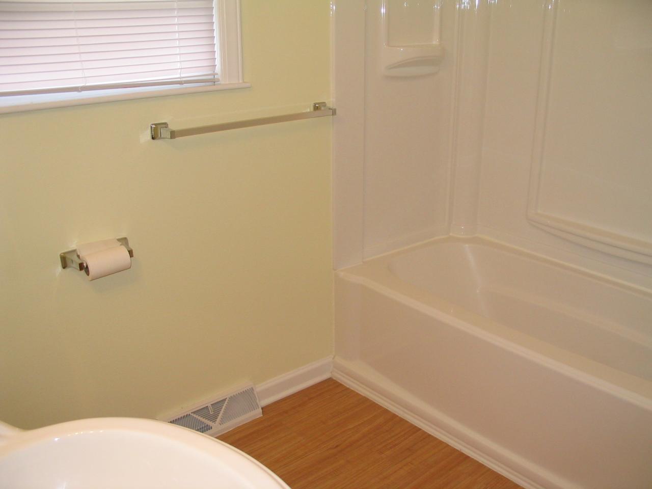 3235 Rasmont Road Roanoke, VA 24018 - Photo 7 of 15 View 2 of Hall Bath