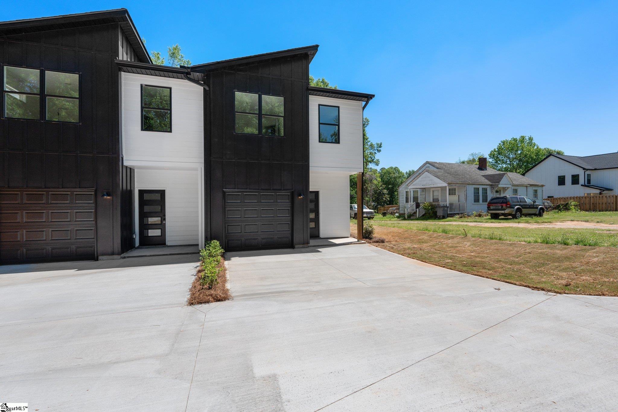 307 Donaldson Road Greenville, SC 29605 - Photo 3 of 31