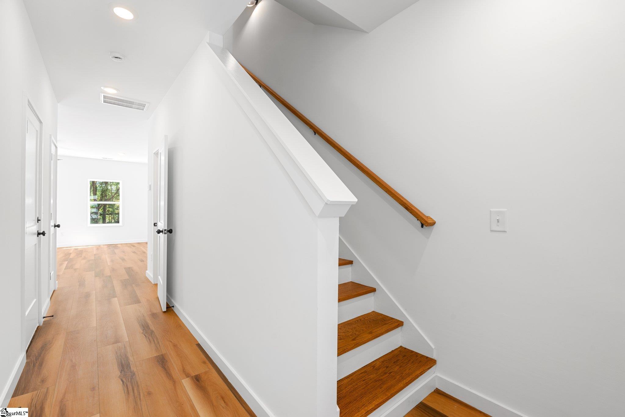 307 Donaldson Road Greenville, SC 29605 - Photo 4 of 31