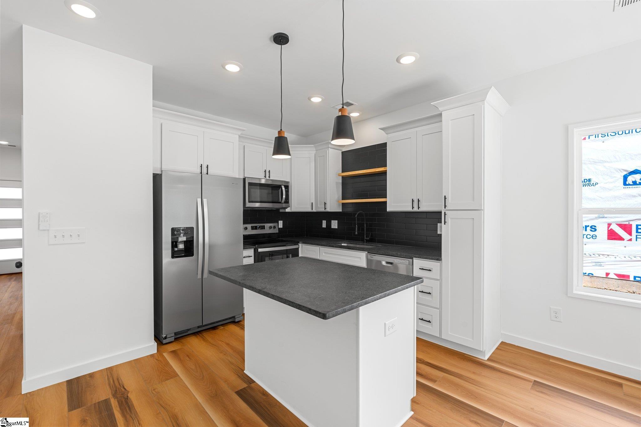 307 Donaldson Road Greenville, SC 29605 - Photo 6 of 31