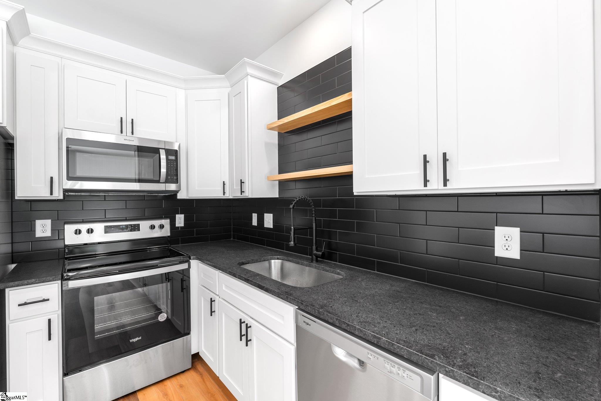 307 Donaldson Road Greenville, SC 29605 - Photo 7 of 31