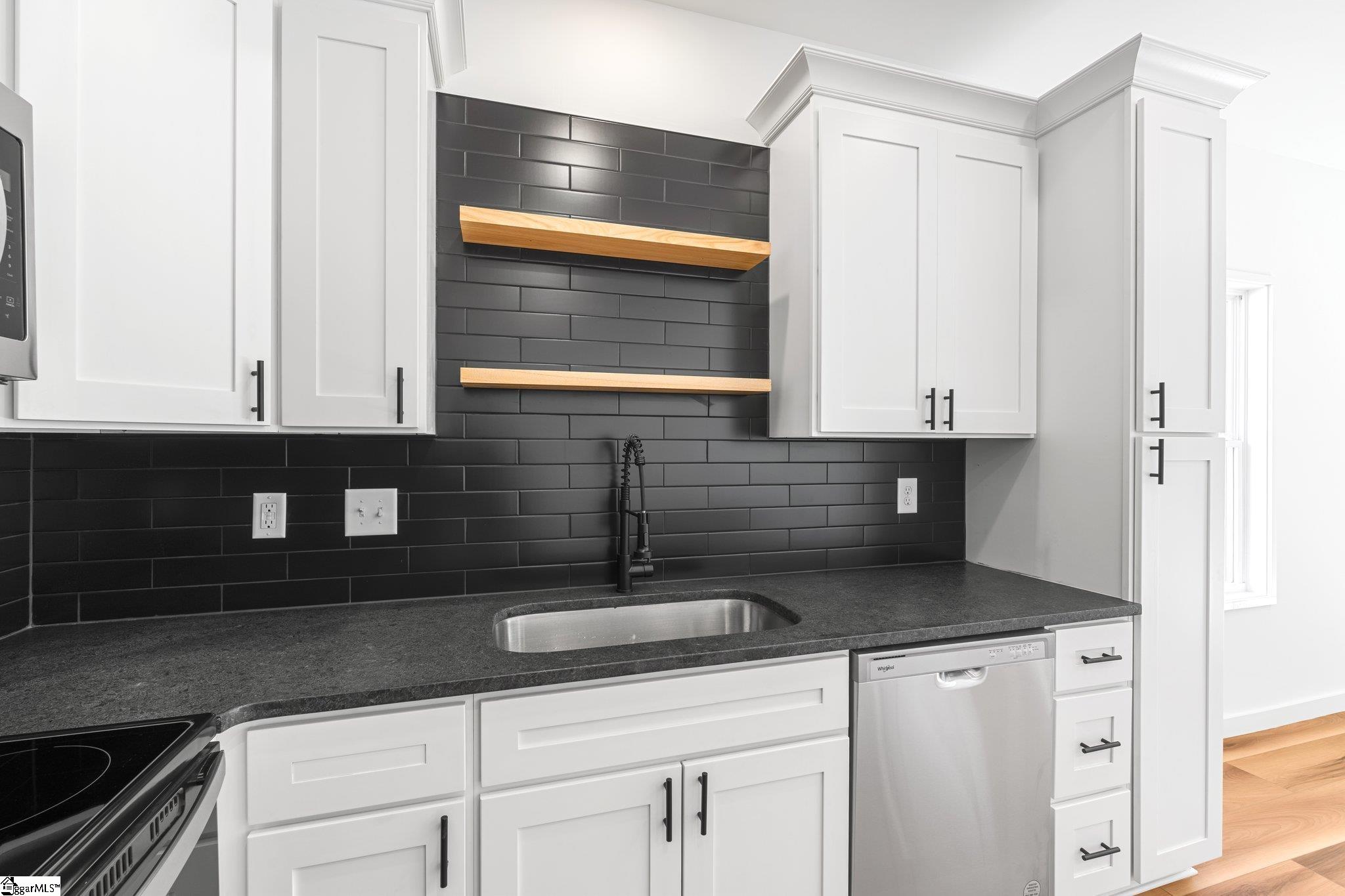 307 Donaldson Road Greenville, SC 29605 - Photo 9 of 31