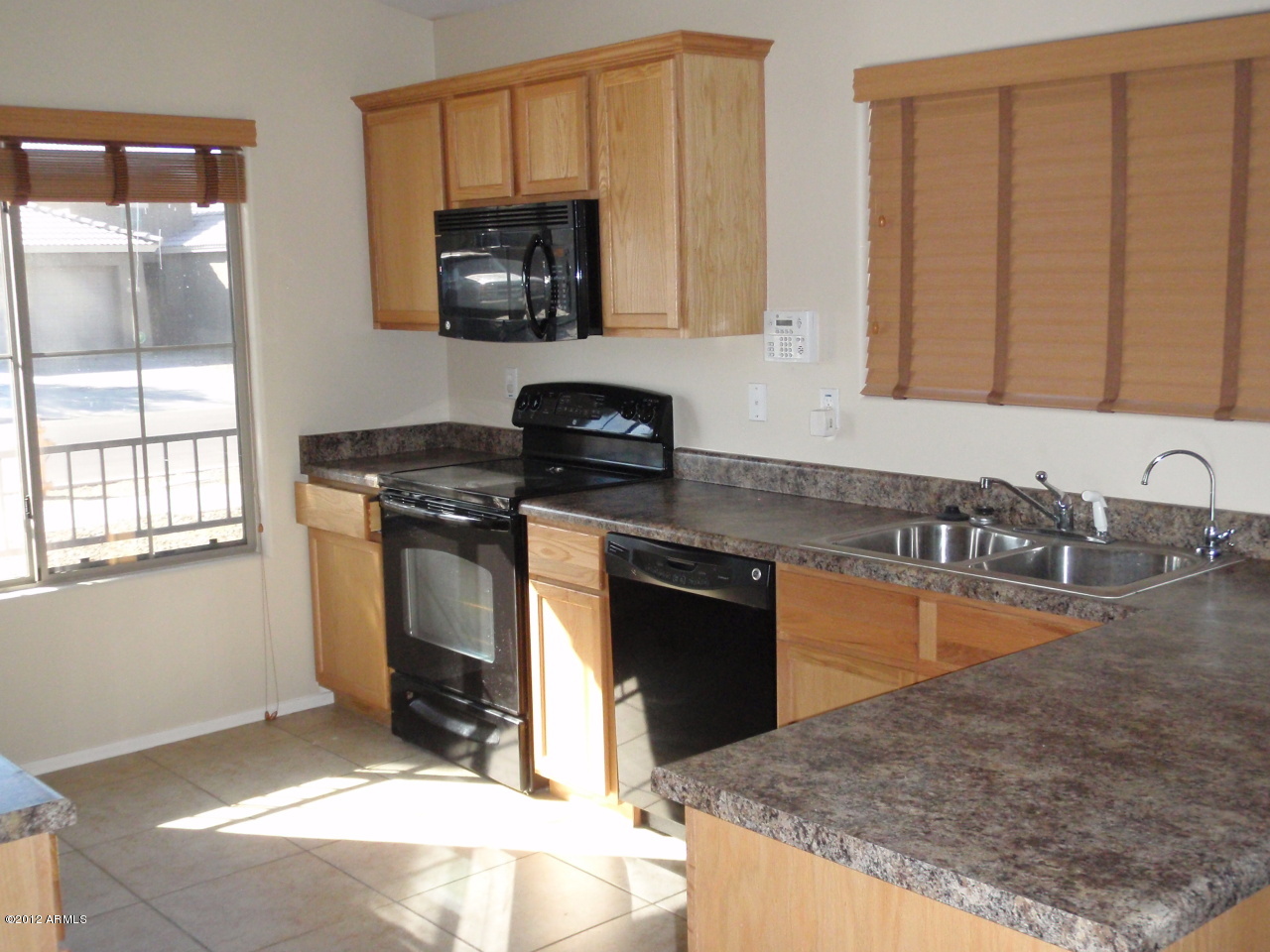 2426 West Gaby Road Phoenix, AZ 85041 - Photo 9 of 9 C:\fakepath\P2090014
