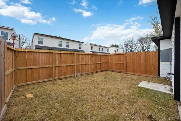 $2,075 | 8310 Mariah Street, Unit B, Houston, TX 77051