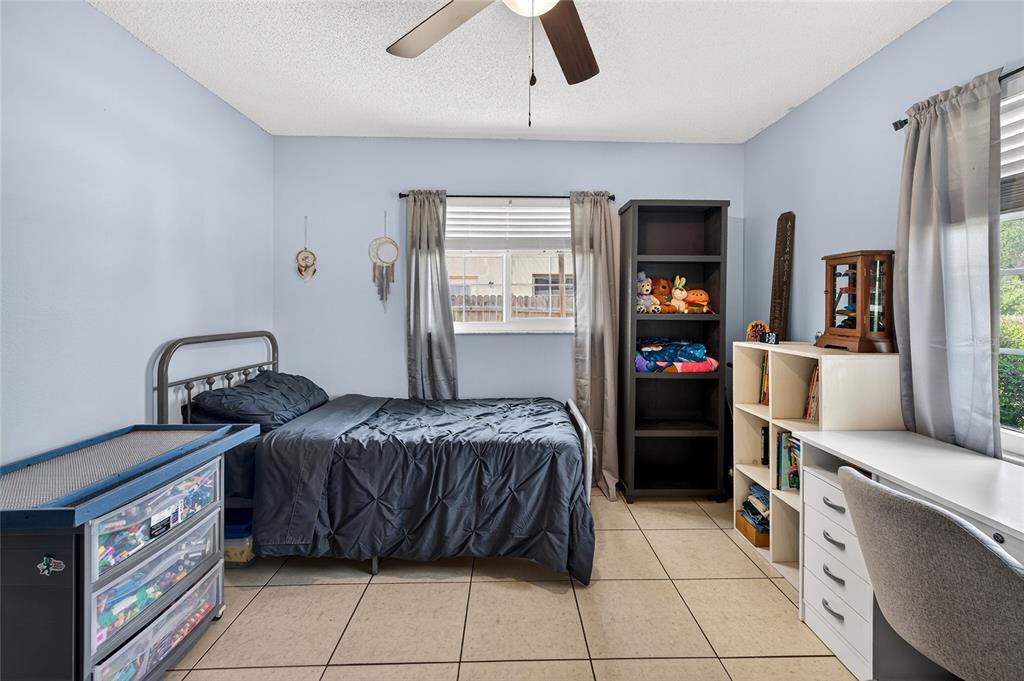 532 Center Road Venice, FL 34285 - Photo 24 of 68 a bedroom with a bed and a dresser