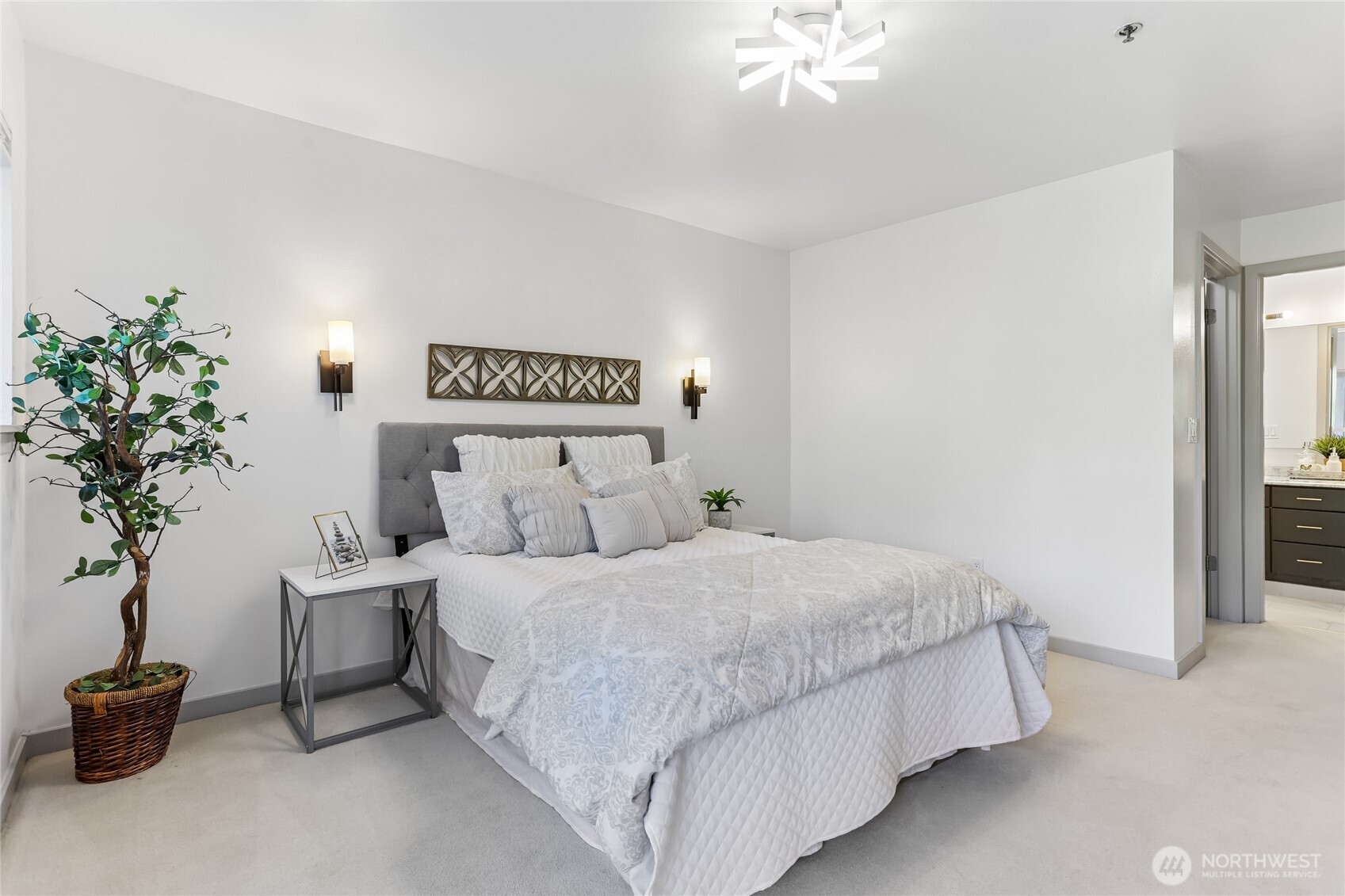 701 Galer Street, Unit 813 Seattle, WA 98109 - Photo 20 of 40