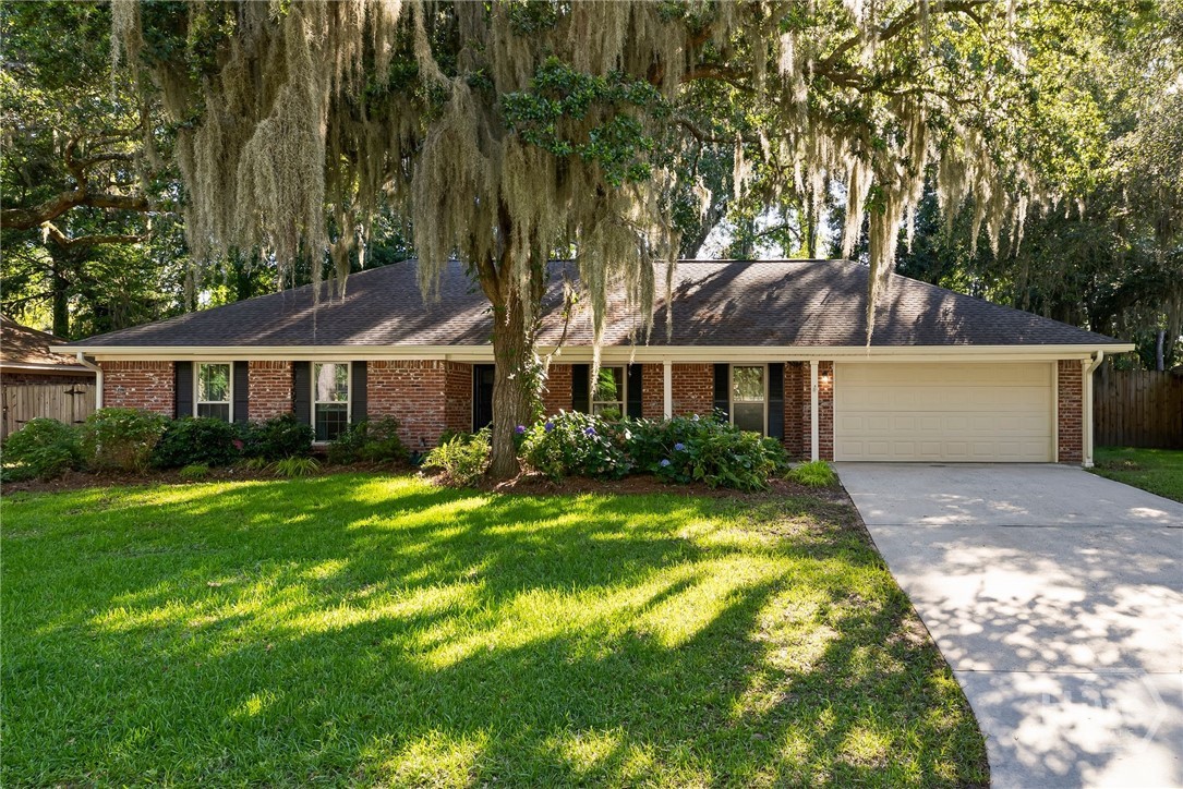 42 River Oaks Road Savannah, GA 31410 - Photo 1 of 23