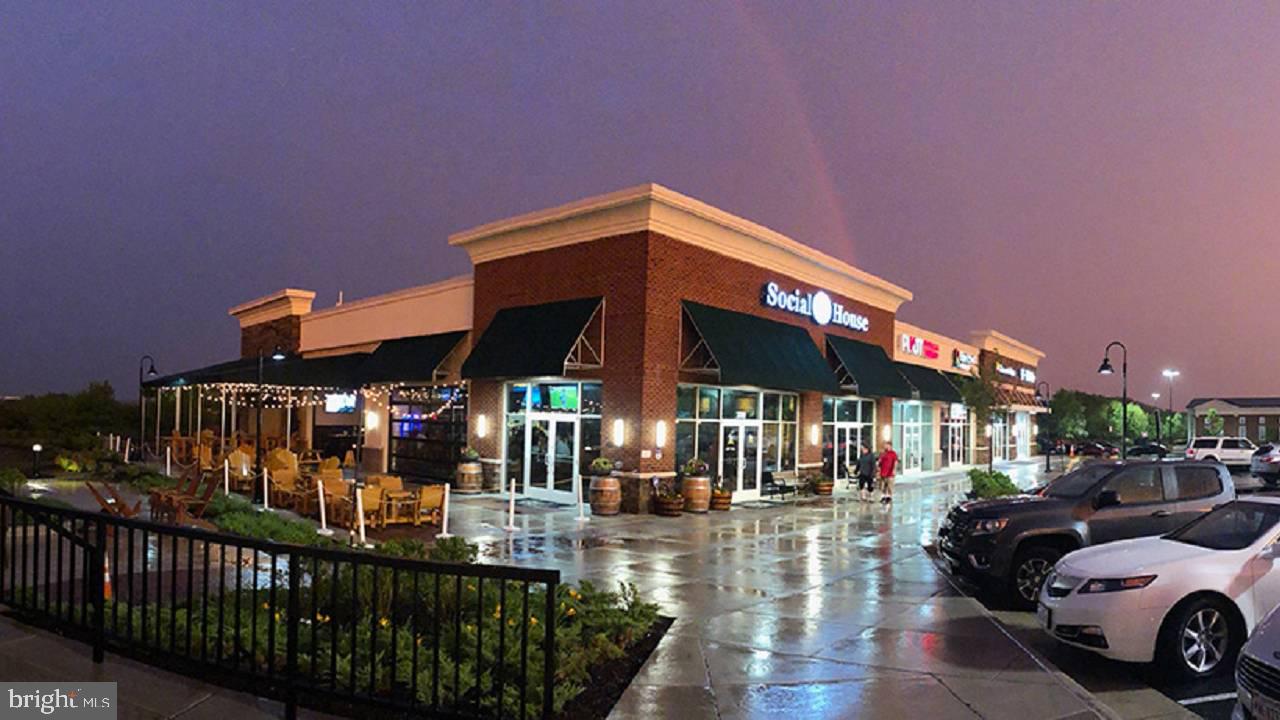 25523 Beresford Drive Chantilly, VA 20152 - Photo 39 of 48 Community Restaurants - The Social House