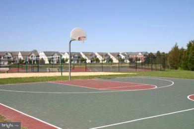 25523 Beresford Drive Chantilly, VA 20152 - Photo 45 of 48 Community Sports Courts