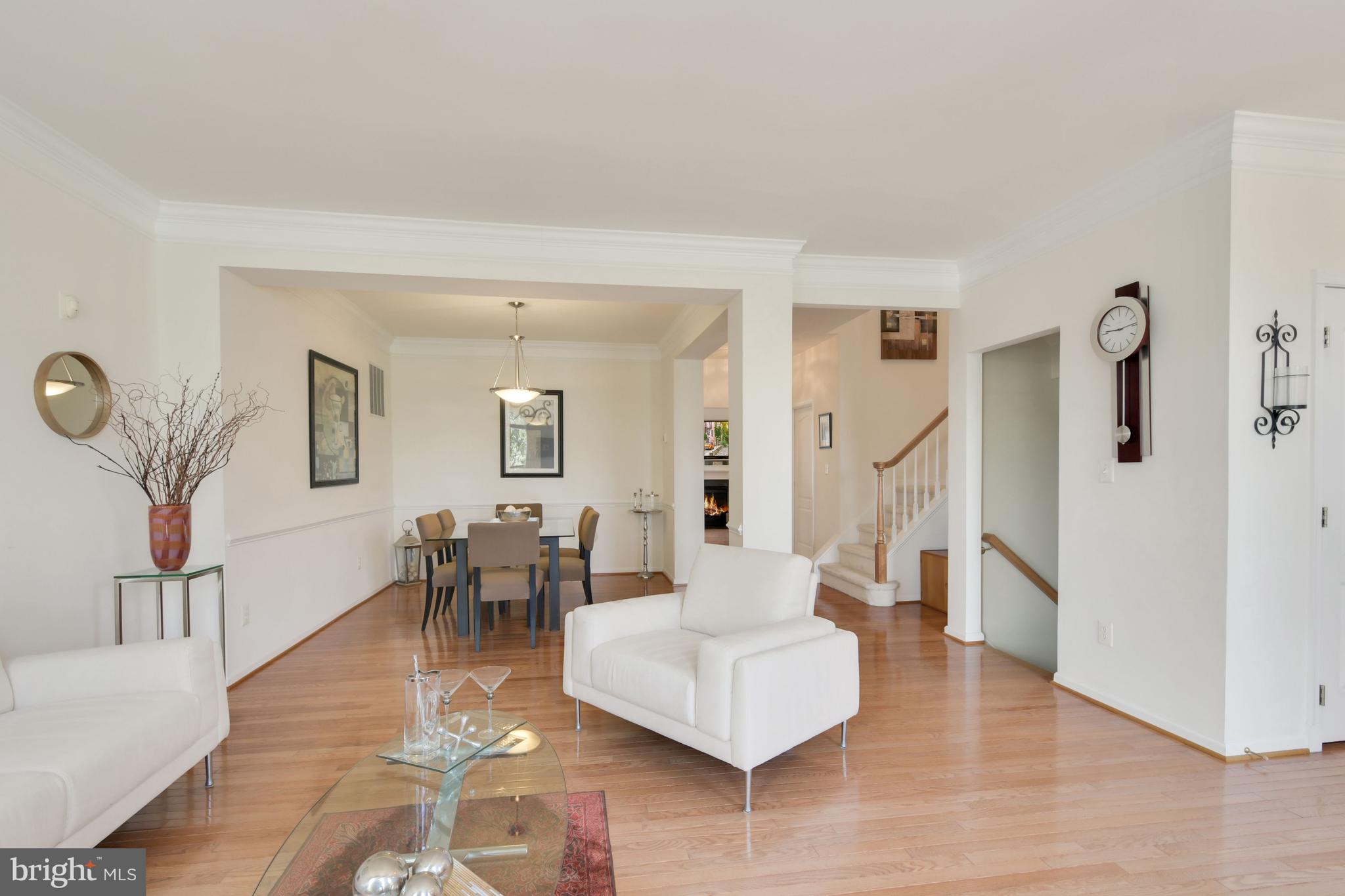 25523 Beresford Drive Chantilly, VA 20152 - Photo 5 of 48 Open and Bright Living Room