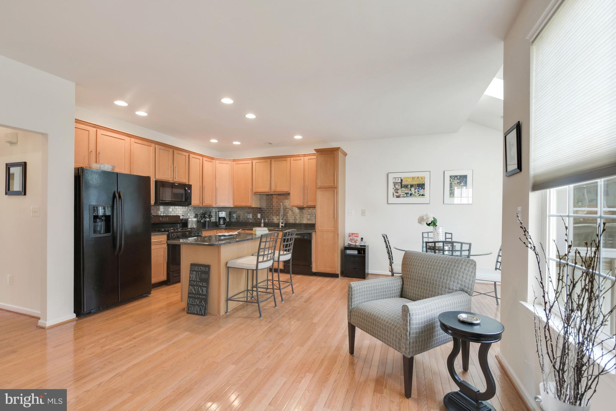 25523 Beresford Drive Chantilly, VA 20152 - Photo 6 of 48 Kitchen and Breakfast Room