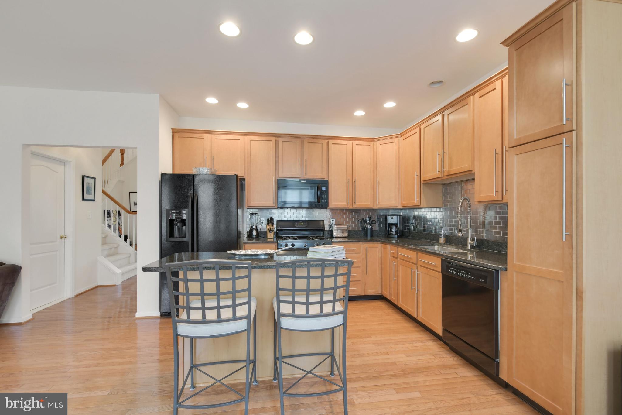 25523 Beresford Drive Chantilly, VA 20152 - Photo 7 of 48 Kitchen with Center Island