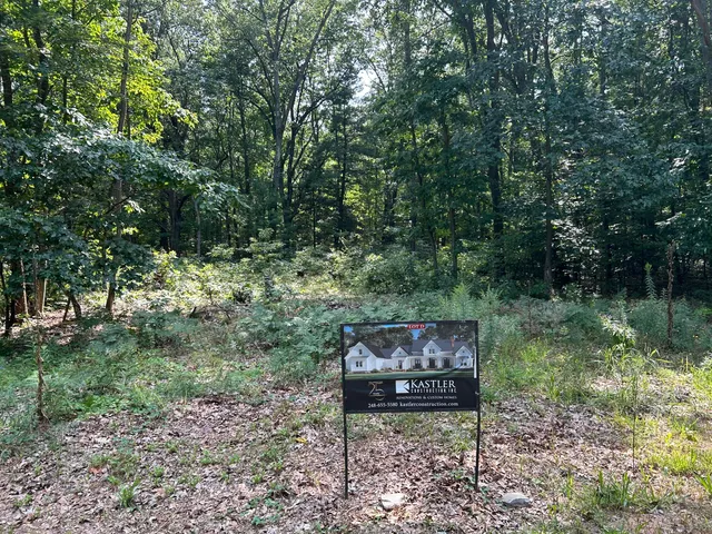 $350,000 | 6440 Gaslight Lane, Saugatuck, MI 49453