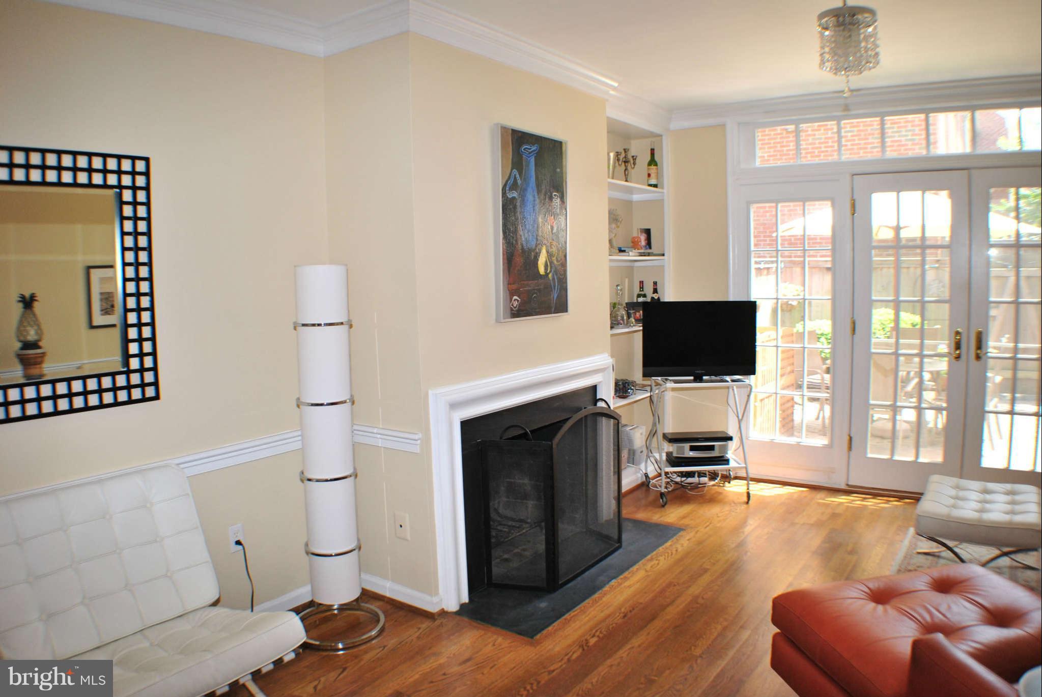 1219 Portner Road Alexandria, VA 22314 - Photo 4 of 27 Two Tone Designer Paint and Crown Molding