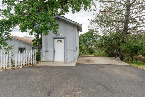 a view of a house with a tree