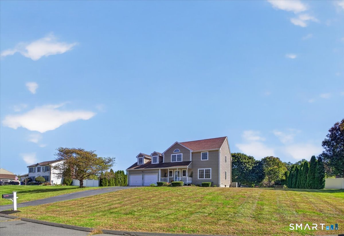 98 Broadleaf Circle Suffield, CT 06093 - Photo 2 of 35 Gallery Image 2