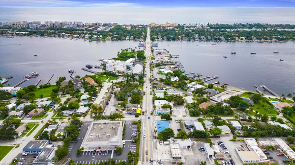 $1,700 | 301 West Ocean Avenue, Unit 10, Lantana, FL 33462