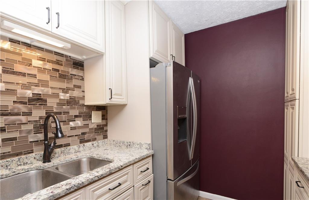 8648 Fox Ridge Lane Indianapolis, IN 46256 - Photo 14 of 32 Gallery Image 14