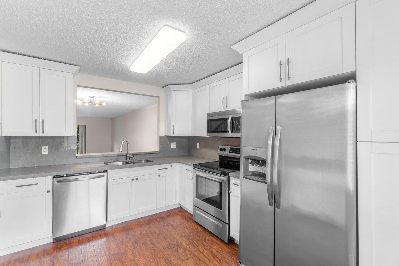 22095 Las Brisas Circle, Unit 102 Boca Raton, FL 33433 - Photo 4 of 23 006-22095LasBrisasCircle-BocaRaton-FL-33