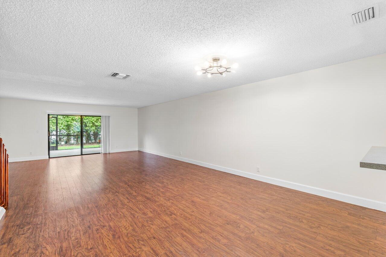 22095 Las Brisas Circle, Unit 102 Boca Raton, FL 33433 - Photo 8 of 23 010-22095LasBrisasCircle-BocaRaton-FL-33