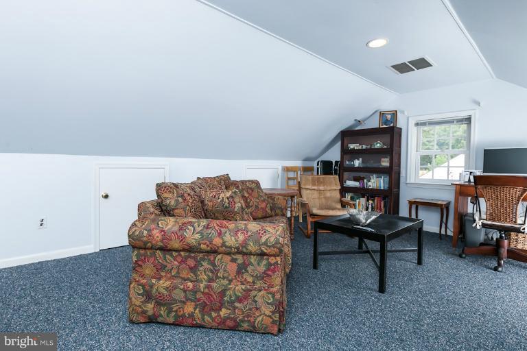 7115 Wardman Road Baltimore, MD 21212 - Photo 11 of 22 3rd Floor Loft