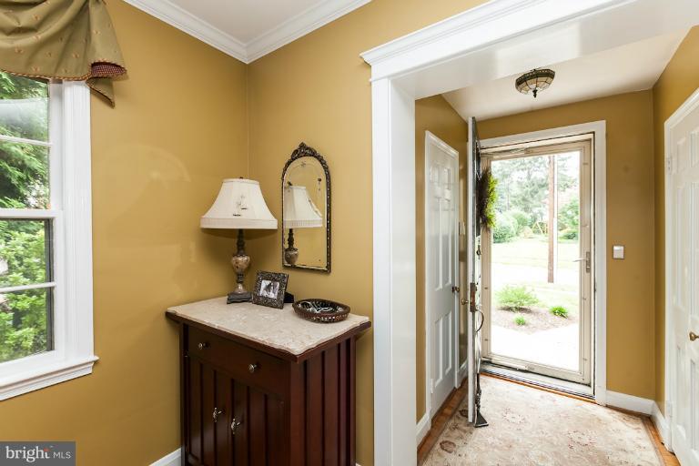 7115 Wardman Road Baltimore, MD 21212 - Photo 15 of 22 Foyer