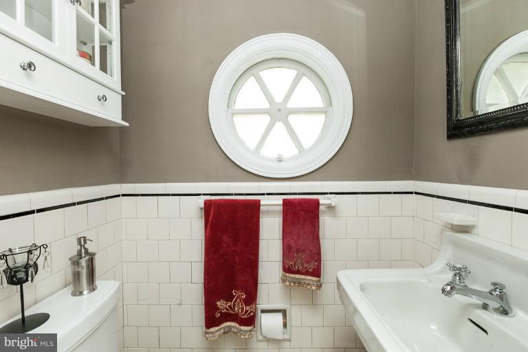 7115 Wardman Road Baltimore, MD 21212 - Photo 6 of 22 Powder Room