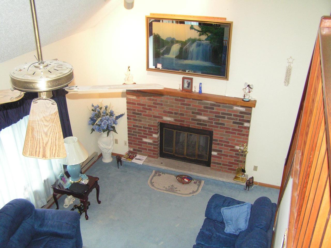 1038-15 Decker Road Arcadia, LA 71001 - Photo 10 of 19 a living room with furniture and a flat screen tv