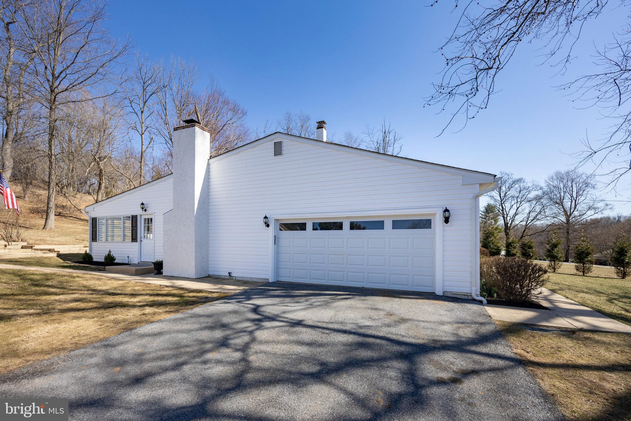 925 South Concord Road West Chester, PA 19382 - Photo 3 of 50 Newer garage door