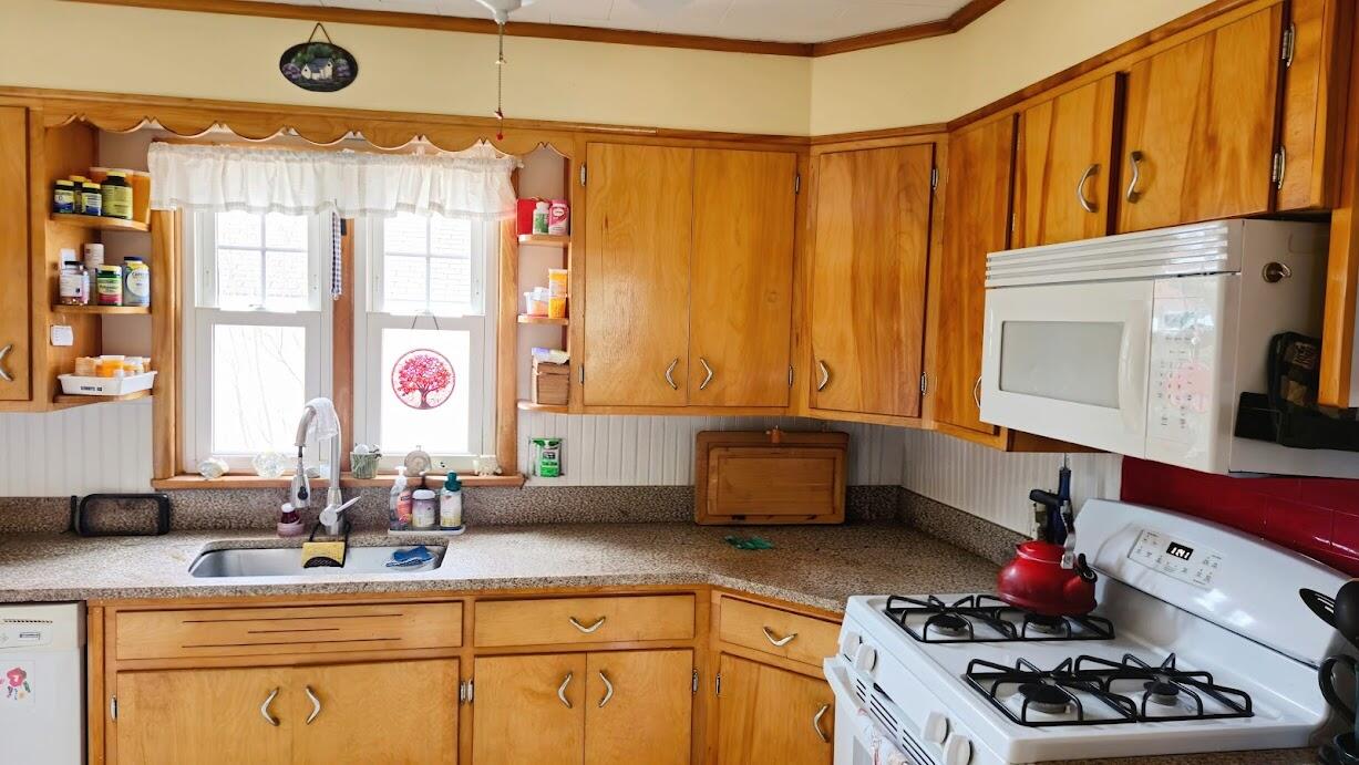 77 Connecticut Avenue Millinocket, ME 04462 - Photo 5 of 29 20260411_114230~2