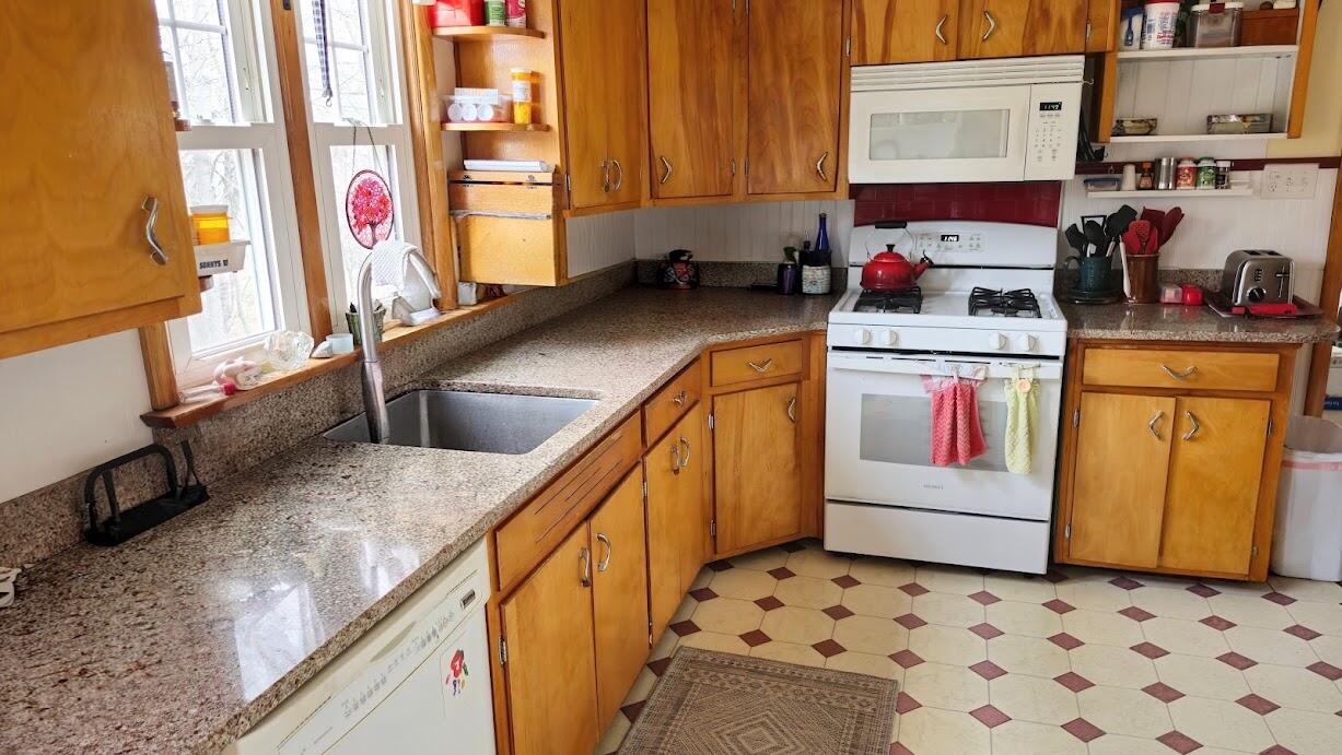 77 Connecticut Avenue Millinocket, ME 04462 - Photo 6 of 29 20260411_114708~4