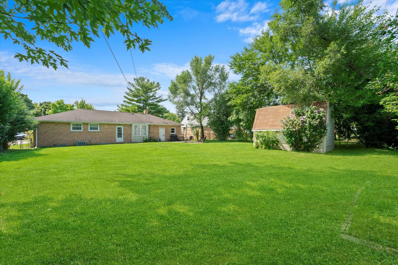 509 Spring Street Roselle, IL 60172 - Photo 26 of 31 a front view of house with a garden