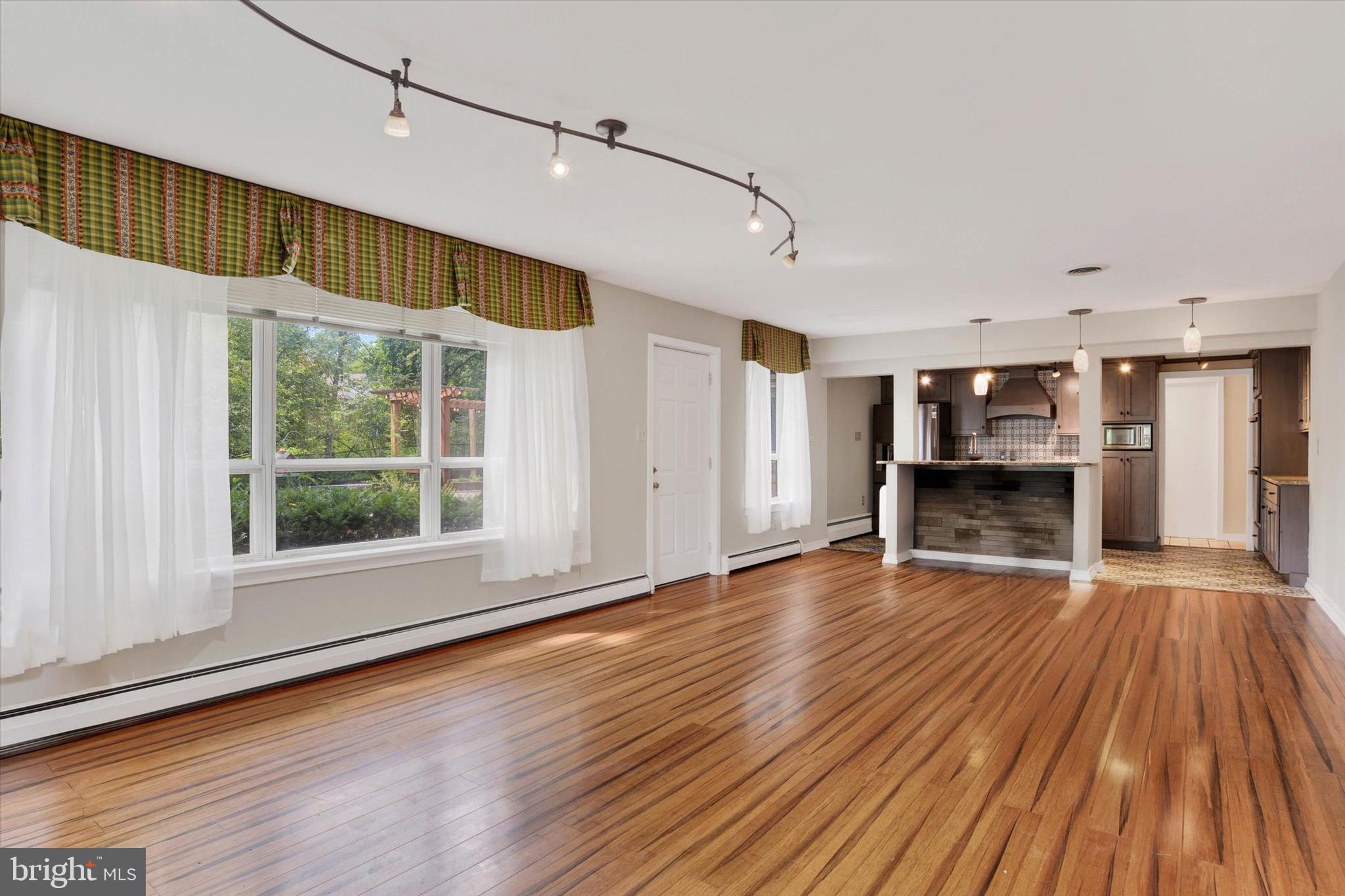 1502 Knollcrest Road Harrisburg, PA 17112 - Photo 8 of 38 Gallery Image 8
