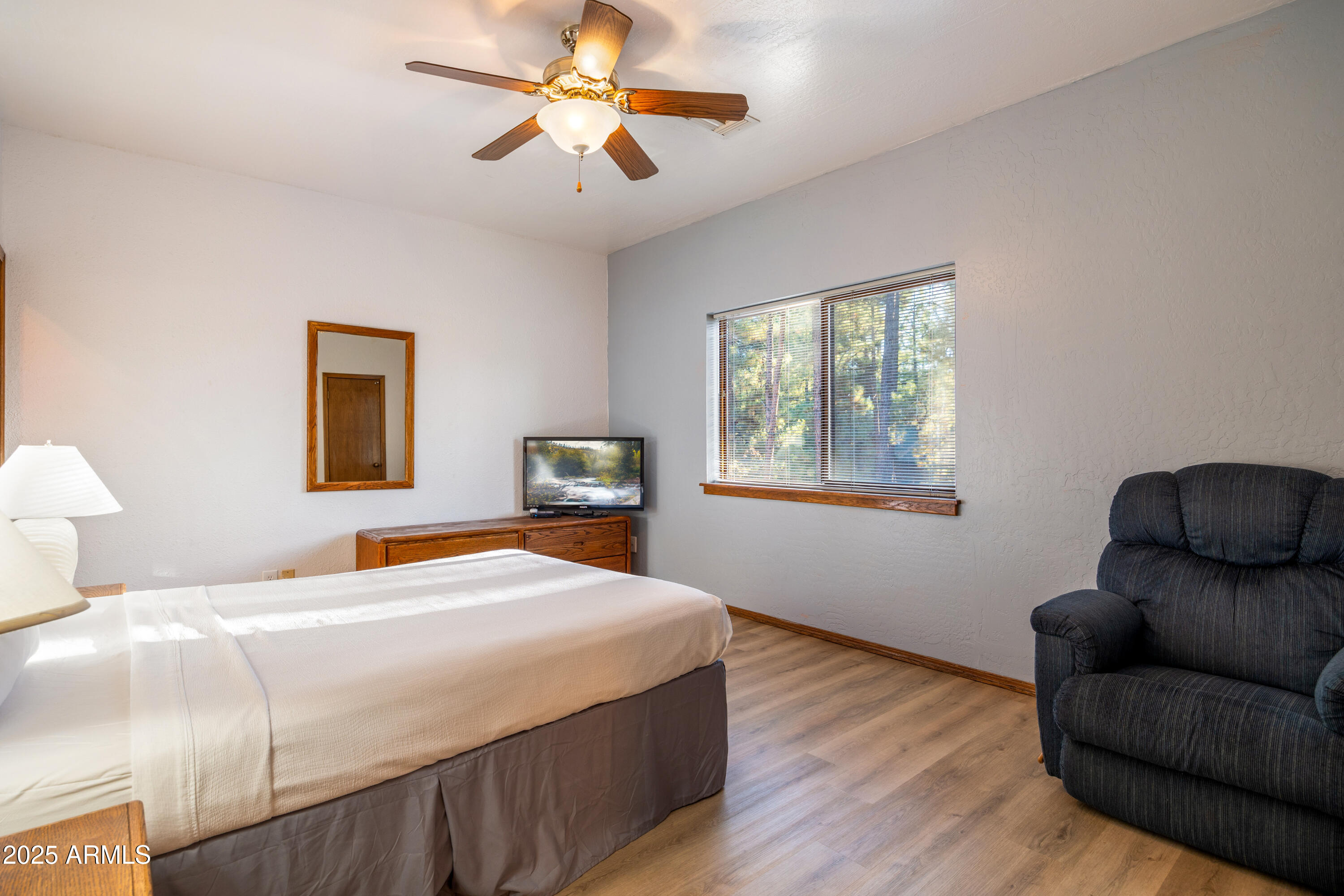 5829 East Buck Springs Road, Unit 255 Pinetop, AZ 85935 - Photo 8 of 21 a bedroom with a bed and a window