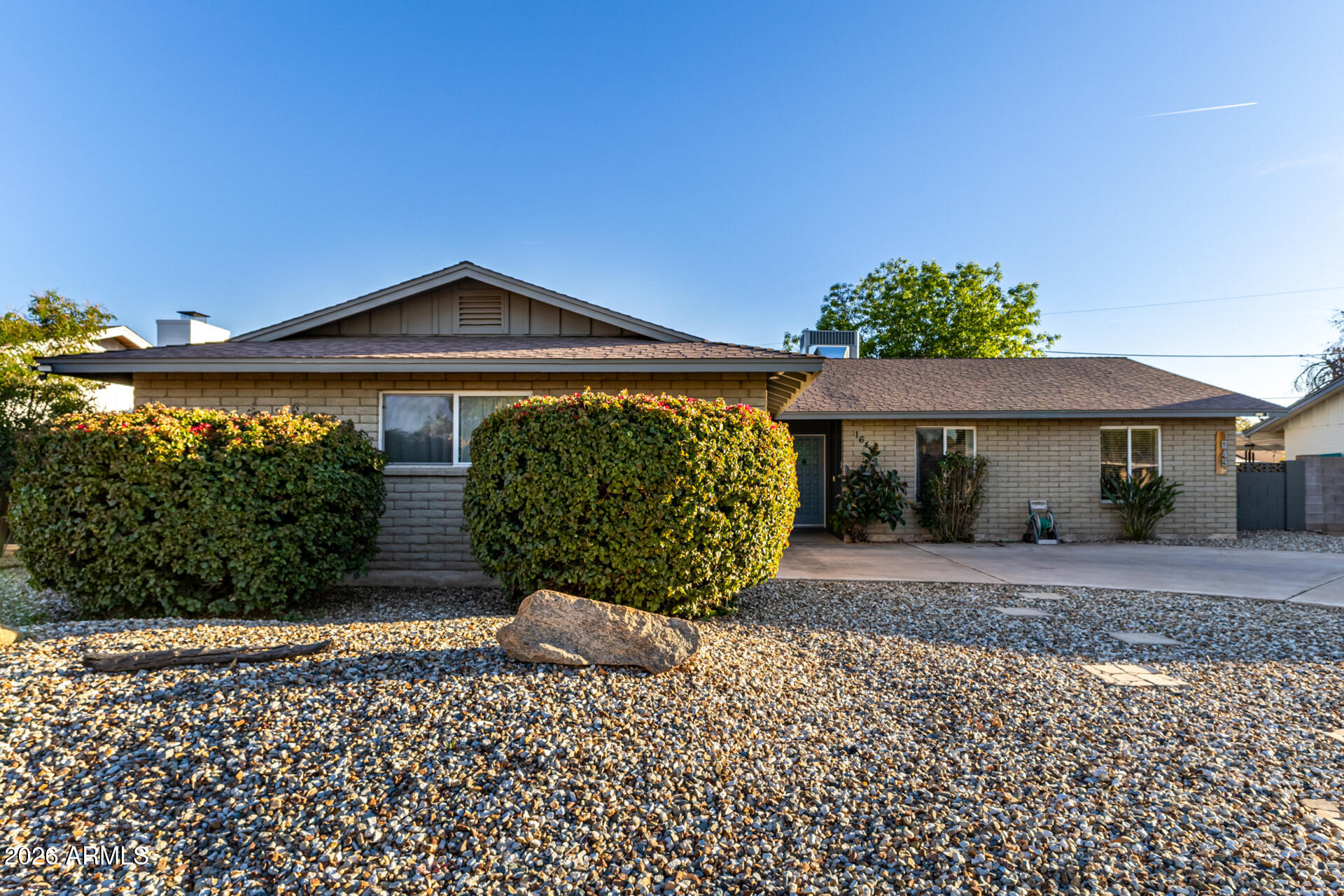 1649 West Royal Palm Road Phoenix, AZ 85021 - Photo 5 of 32 a front view of a house with a yard