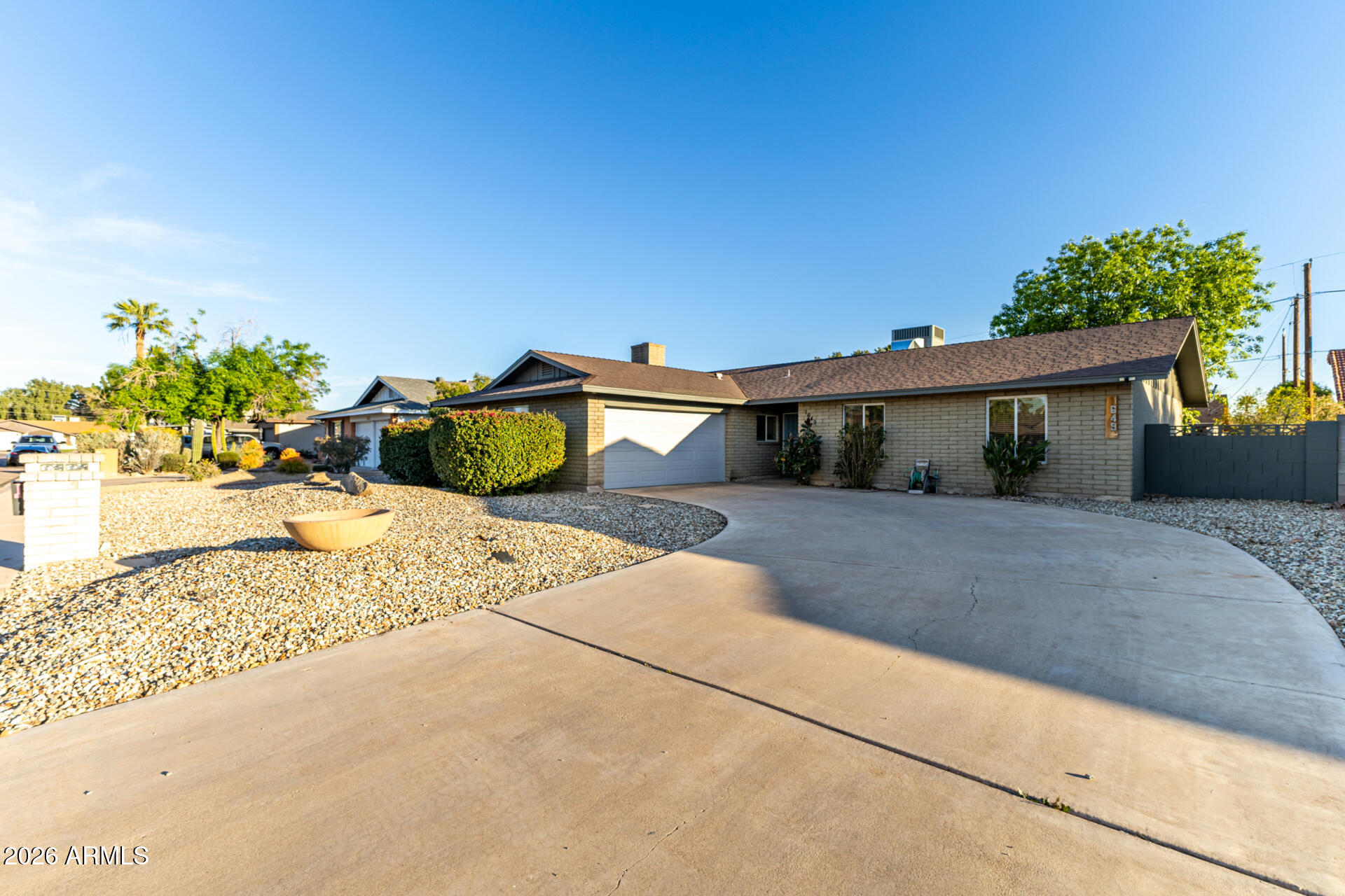 1649 West Royal Palm Road Phoenix, AZ 85021 - Photo 6 of 32 a front view of a house with a yard
