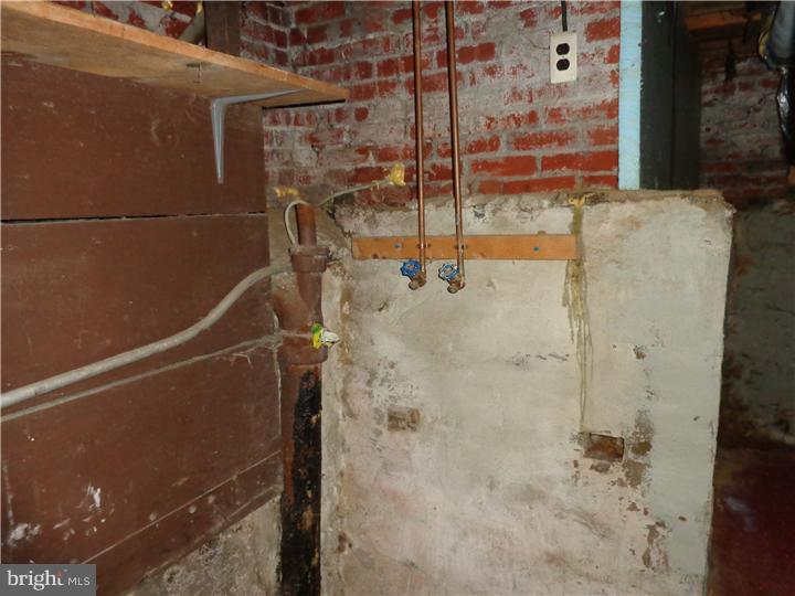 2226 Kutztown Road Reading, PA 19605 - Photo 17 of 24 Laundry Room