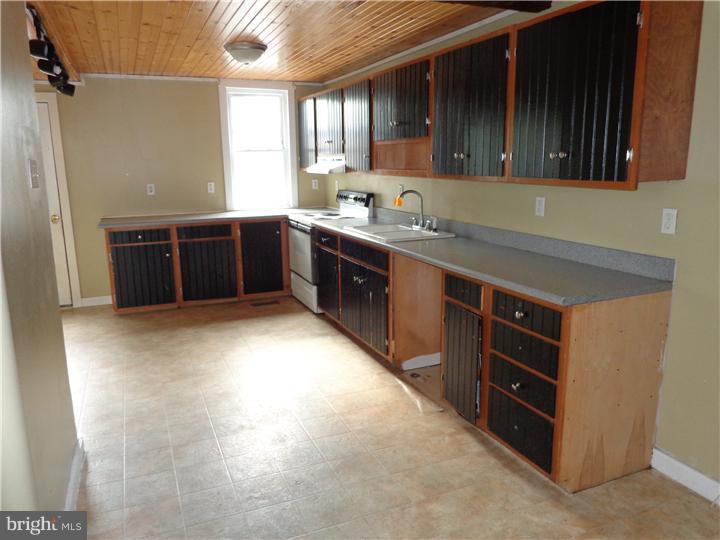 2226 Kutztown Road Reading, PA 19605 - Photo 5 of 24 Kitchen