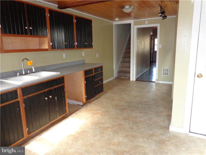 2226 Kutztown Road Reading, PA 19605 - Photo 6 of 24 Kitchen