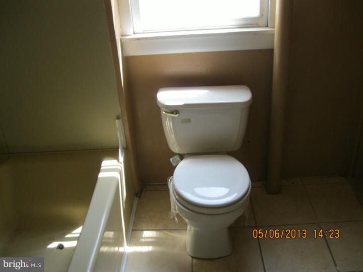 2226 Kutztown Road Reading, PA 19605 - Photo 7 of 24 Bathroom